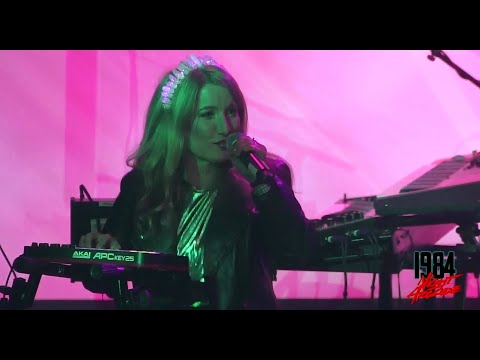 Dana Jean Phoenix - Le Mirage