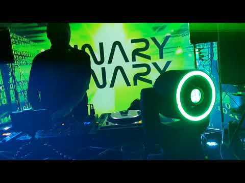 Binary Finary - Armin van Buuren vs Photographer - Airport Shivers (AvB mashup)