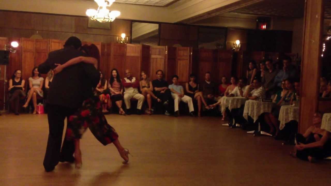 Angeles Chanaha & Hernan Brizuela, milonga Rosa, 1st tango