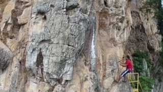 preview picture of video 'Rock Climbing in Batu Caves, Kuala Lumpur'