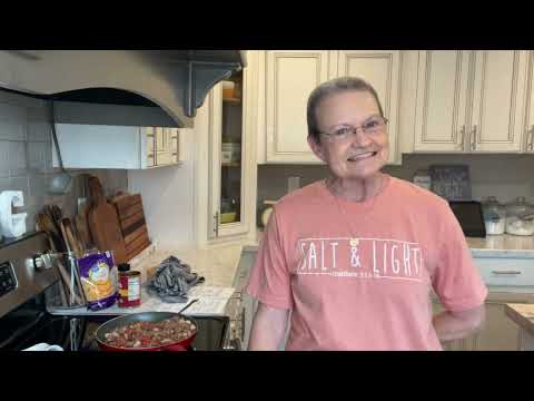 Mama Sue makes HAMBURGER HASH | How to make Hamburger Hash | Southern recipes | Mama Sue's recipes