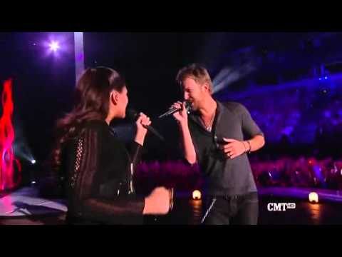 Lady Antebellum performance CMA 2011-Just a kiss/Kiss