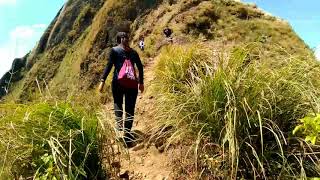 preview picture of video 'Mt. Batulao Traverse Hike | DIY Travel Vlog | 2018'