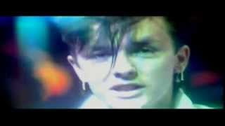 Embarrassing 80&#39;s -  Ricky Gervais &amp; Seona Dancing