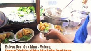 preview picture of video 'Bakso Urat Cak Man Dari Malang ( Meatballs Indonesian Food)'