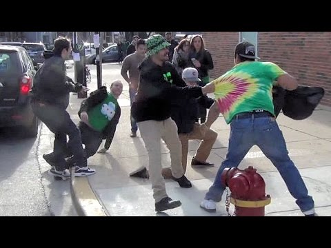 SLOW MOTION リグレービル・ストリートファイト - セントパトリック 3/11/2017 リグレーフィールド・シカゴ (SLOW MOTION Wrigleyville Street Fight - Saint Patrick's 3/11/2017 Wrigley Field Chicago)