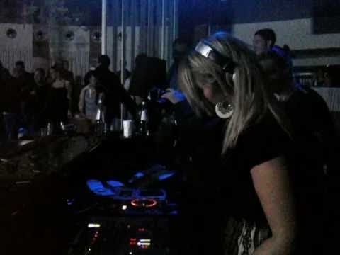 Alexandra Damiani playing Simon de Jano - KONG FUSION