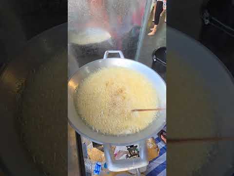 ทอดแบบไม่เหมือนใคร แยกกุ้งกับแป้งจะได้ไม่เสียง่าย กุ้งทอดแพ ตลาดบ้านฟ้าเลอมาร์เช่ ปทุมธานึ #shorts