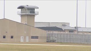 Illinois lawmakers criticize prison mail change, citing delivery issues