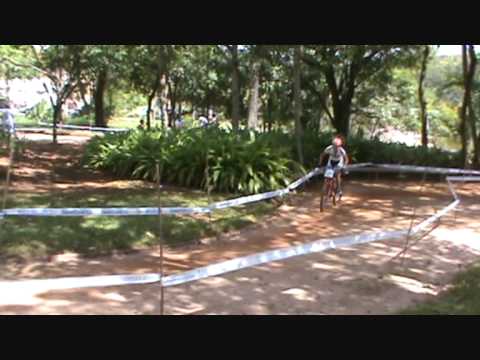 Largada Categoria Elite MASC e FEM e 3a Bateria na CIMTB em Araxá 2011