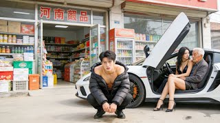 Rapaz comum desprezado pela diretora, na realidade é seu noivo especialista.#251218fsB2