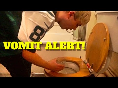 他喝馬桶水是為了拍視頻！ (HE DRANK TOILET WATER FOR VLOG FOOTAGE!)
