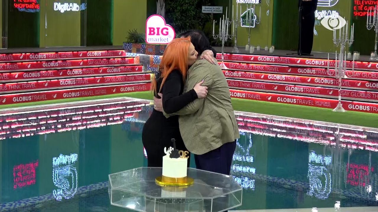 Gazi feston ditëlindjen, në oborr e pret bashkëshortja e tij