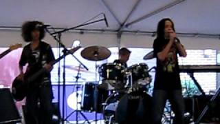 Kids play Blitzkrieg Bop