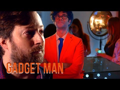 Richard Ayoade's Gadget Party with David Mitchell | Gadget Man