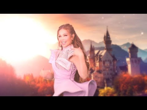 Videoclip de Vikingo — Thalia