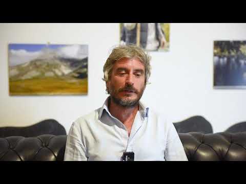 Palmaroli (Osho) alla Festa della Rivoluzione: satira tra Covid e politica