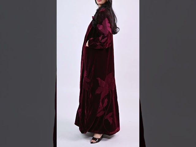 عباية مخمل بليزر شتوي بتطريز وجيوب