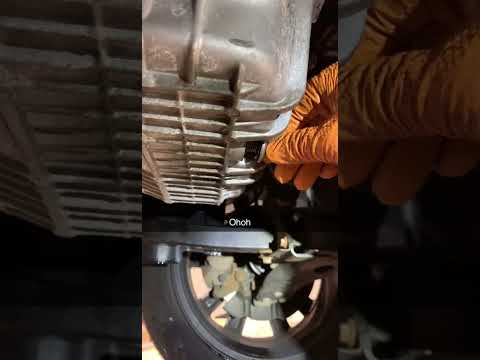 Da ist ja Wasser im Öl #shorts #ford #fail #kuga #mechanic #kfz #auto #diggadiekarreisterst4jahrealt