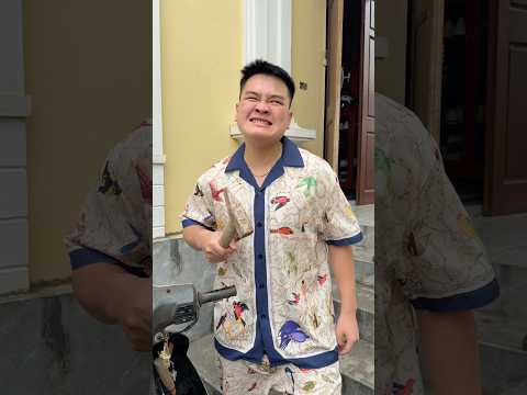 Chàng trai tức giận phá nát bô xe máy #funny #comedy