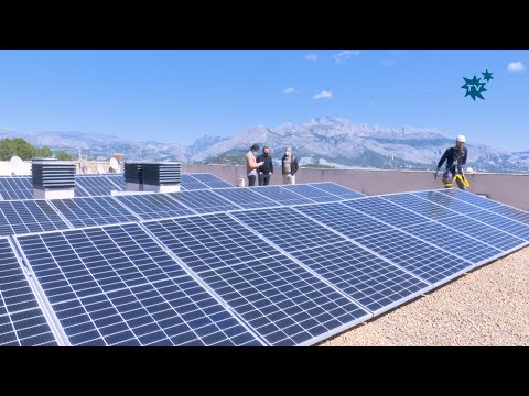 Las placas de energía solar del Centro Social Calvari entran en funcionamiento
