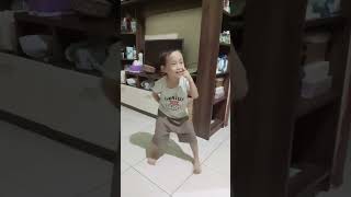 Download lagu kesukaan minggu ini.. si adik lagi senang menari lagu pak dengkek.. mp3