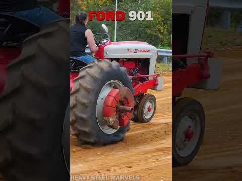 Tractor Pull: John Deere 420 vs Ford 901 Powermaster #tractorpulling #ford #johndeere
