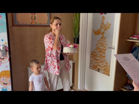 Surpriza për Vajzën nga Babai, Nëna dhe 3 Vllezërit...!!! Emocionuese