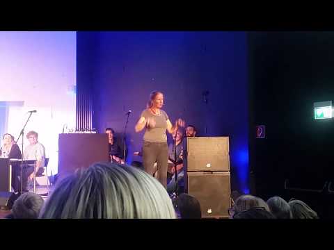 Cornelia Funke beantwortet Leser-Fragen bei der Hörspiel-Premiere von „Drachenreiter“