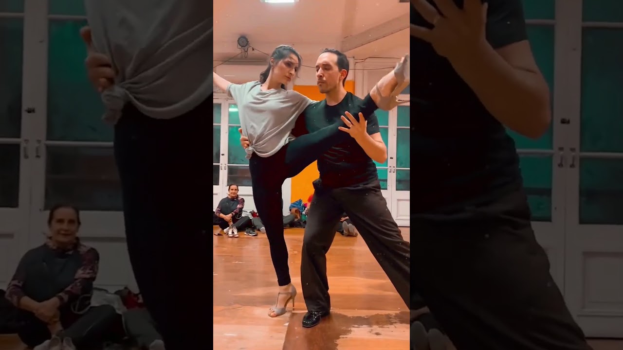 Jonathan Spitel & Betsabet Flores, incredible tango stage lesson 😍 Follow @tangoexpo