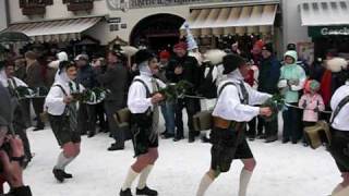 preview picture of video 'Unsinniger Donnerstag 2010 Mittenwald Part 01'
