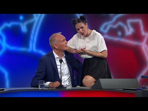 Nour El Refai som hipsterservitör - klockrent! - Parlamentet (TV4)