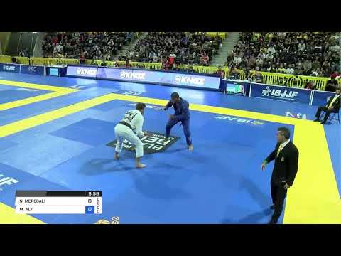 O Pau quebrou entre Mahamed Aly vs Nicholas Meregali