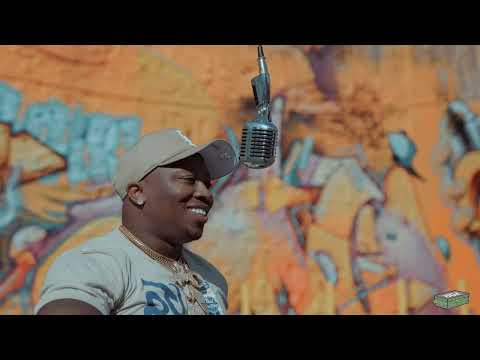 MILLZ MILLZ MILLZ  IDGAF Live Mic Performace @tharentsdue