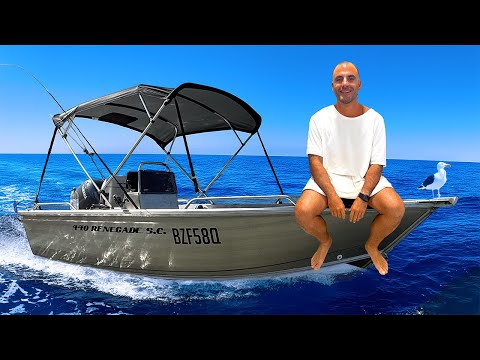 SOLO Fishing 40KM'S Off Shore In My Tinny