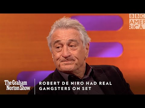 ロバート・デ・ニーロは本物のギャングをセットで持っていた｜グラハム・ノートン・ショー｜金曜午後11時から｜BBCアメリカ (Robert De Niro Had Real Gangsters On Set | The Graham Norton Show | Friday at 11pm | BBC America)