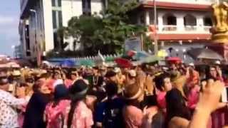 preview picture of video 'Chiang Mai Songkran Festival and   Sawadee Pee Mai Muang 2015'