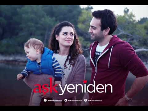 Zeynep i Faith Capital Lettersfotos