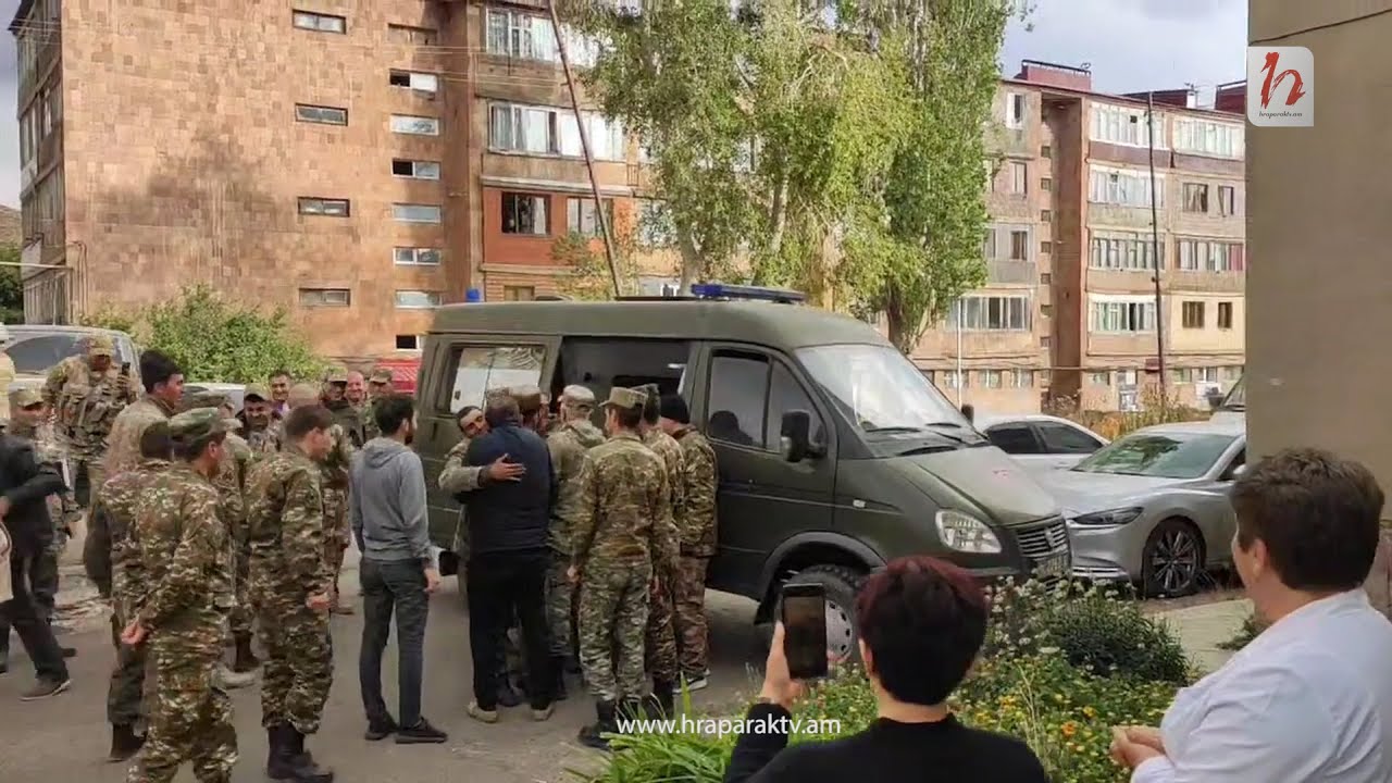 Ջերմուկում դիմավորում են շրջափակման մեջ գտնված զինվորներին