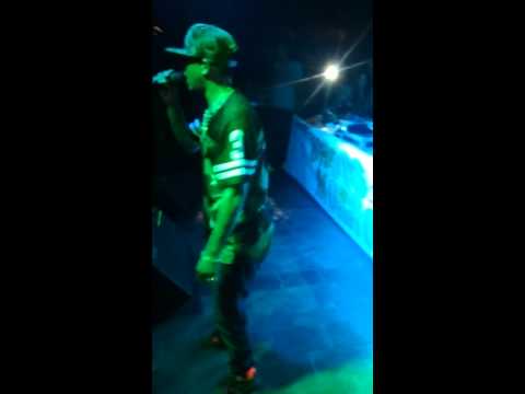 Mc LON ao vivo na Quadra Da Unidos Dos Morros