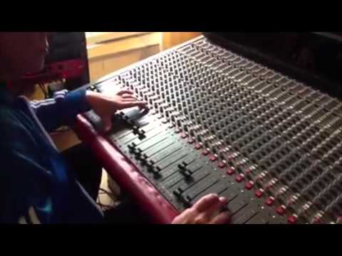 Dougie Conscious mixing Mikey General - Wire Fence (Roots Inspiration Label)