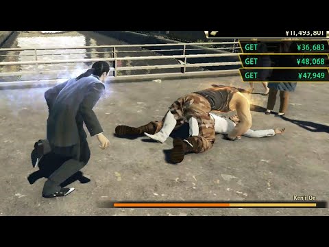 Majima saving Kiryu