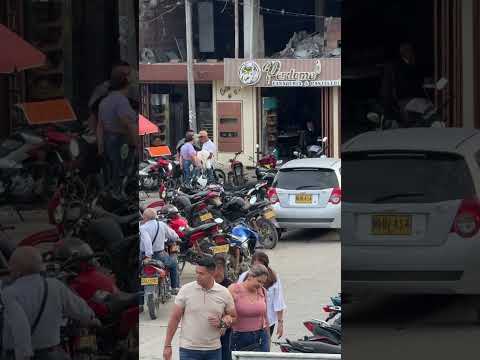Acevedo huila🇦🇲 parque principal donde el café y la gente hacen del parque un lugar único