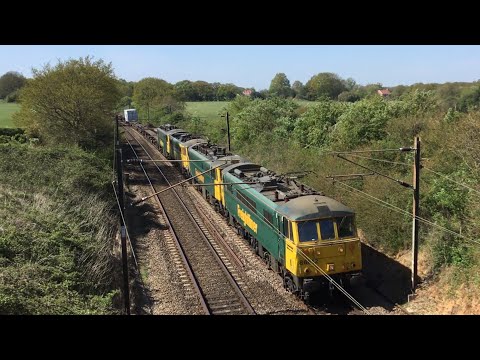 Freightliner 86612, 86628, 86622 and 86627 work 4L89 past Moze Farm