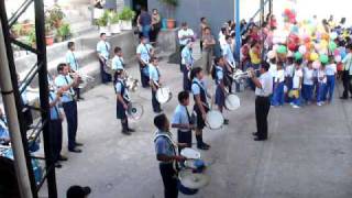 preview picture of video 'desfile de intramuros Centro Escolar Catolico'