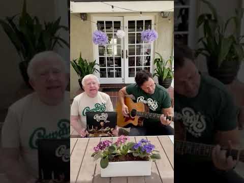 Leslie Jordan | Company's Comin' | Sunday Mornin’ Hymn Singin’ w/Travis Howard