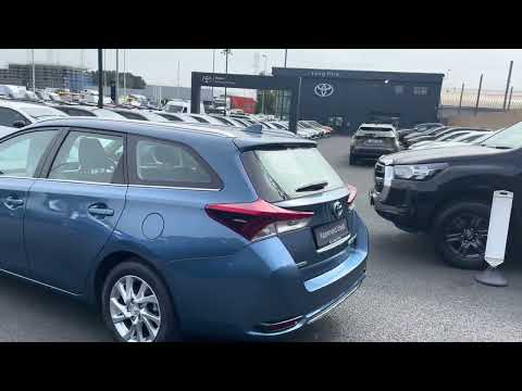 Toyota Auris 1.8 Hybrid Luna Touring Sport 5dr - Image 2