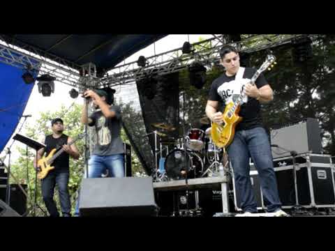 Metallica - Enter Sandman (Banda Helena de Troia)