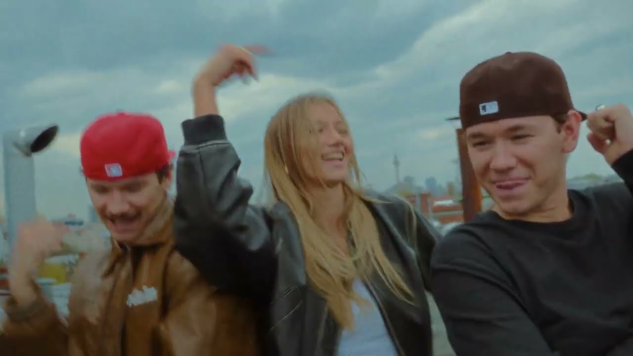 Bild zum Video Leony & Marcus & Martinus - Moonlight