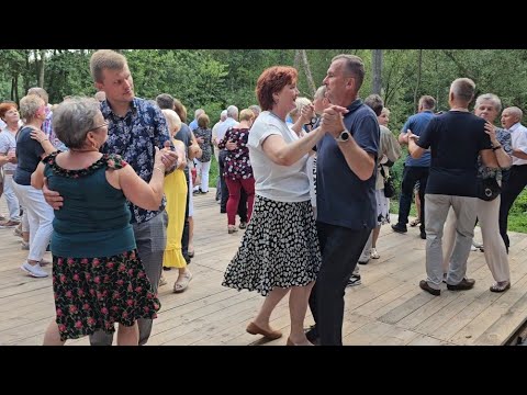 14 lipca 2024  Piękna stara piosenka w wykonaniu kapeli Kamila Chrząszcza.